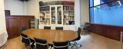 Amplia Oficina Duplex Edificio Corporativo en La Amazonas y Colon en Venta — imagen 2