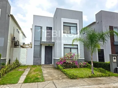Casa en Venta de 3 Dorm. con Amplio Patio Cerca Al Club - Urbanización La Joya Etapa Granate, Guayas — imagen 2