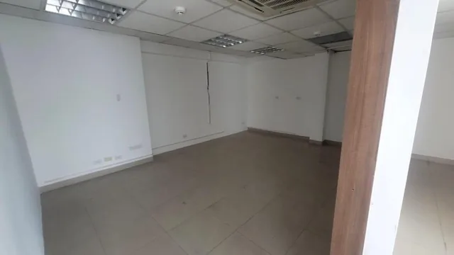 En Venta Oficina en El Centro de Guayaquil - Mae. Recalde, Guayas — imagen 2