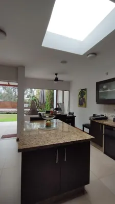 Cerca Al Nuevo Hospital Metropolitano Vendo de Oportunidad Moderna Casa — imagen 2