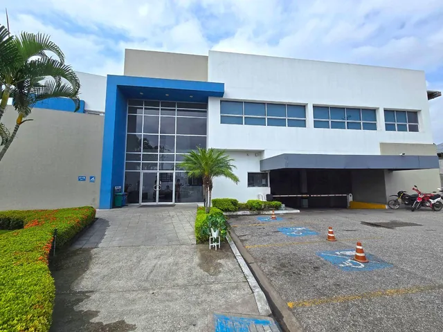 Oficina en Venta o Alquiler, 40 m² en 1er Piso Alto - Edificio de Oficinas de Villa Club, Cive, Guayas — imagen 2