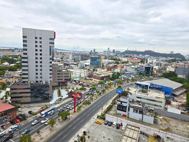 Oficina en Venta de Estreno con Vista a La Ciudad - Torre Millenium Corporativo, Guayas — imagen 3