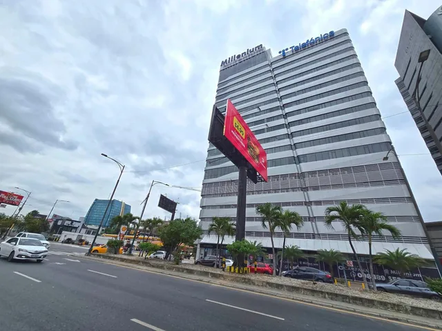 Oficina en Venta de Estreno con Vista a La Ciudad - Torre Millenium Corporativo, Guayas — imagen 2