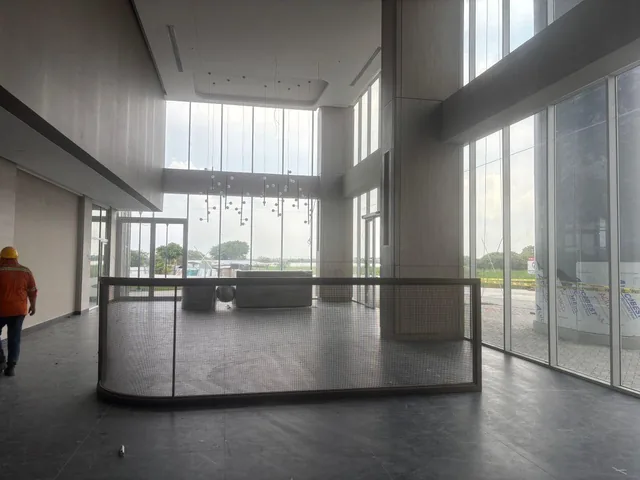 Vendo Linda Oficina Edificio Tempus en Sector Santiago del Nuevo Samborondon. 141 m² con 4 Parqueos, Guayas — imagen 2