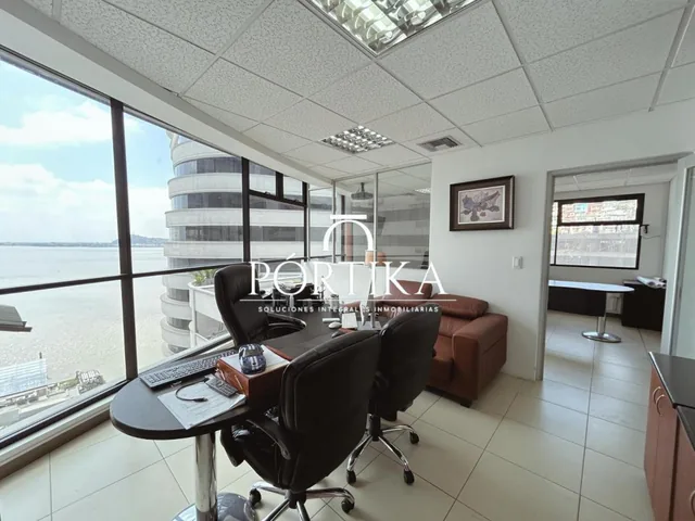 Venta de Oficina Vista Al Rio - Edificio Emporium - Puerto Santa Ana, Guayas — imagen 5