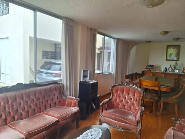 Excelente Casa Dos Plantas, Amplio Terreno, Casita Adicional Sector Comercial — imagen 4