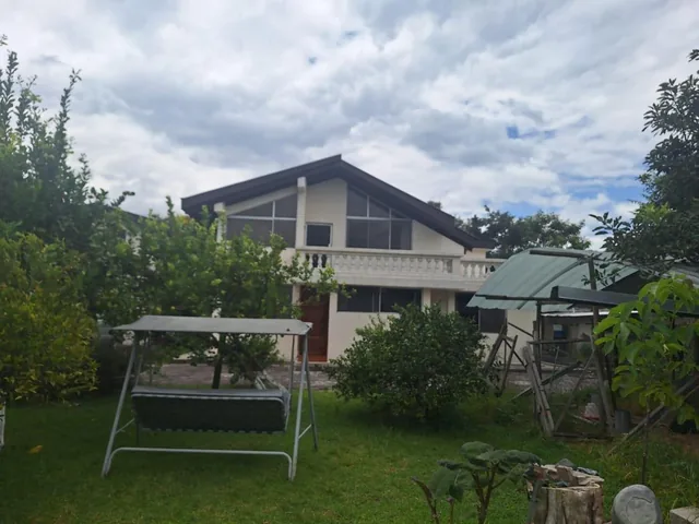 Excelente Casa Dos Plantas, Amplio Terreno, Casita Adicional Sector Comercial — imagen 3