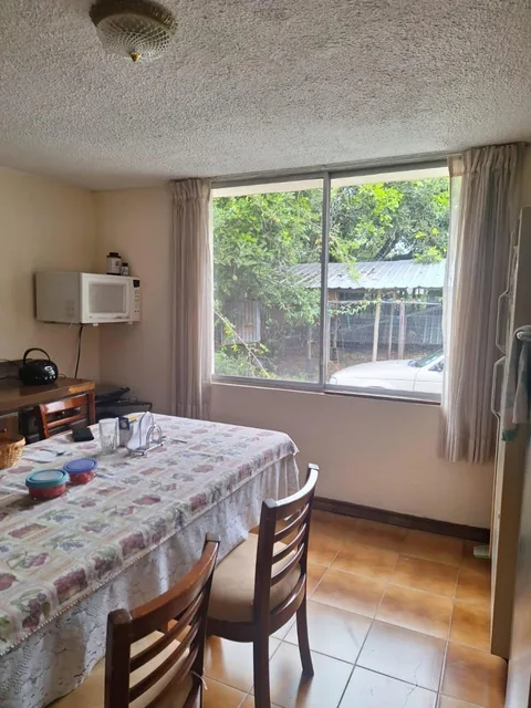 Excelente Casa Dos Plantas, Amplio Terreno, Casita Adicional Sector Comercial — imagen 2