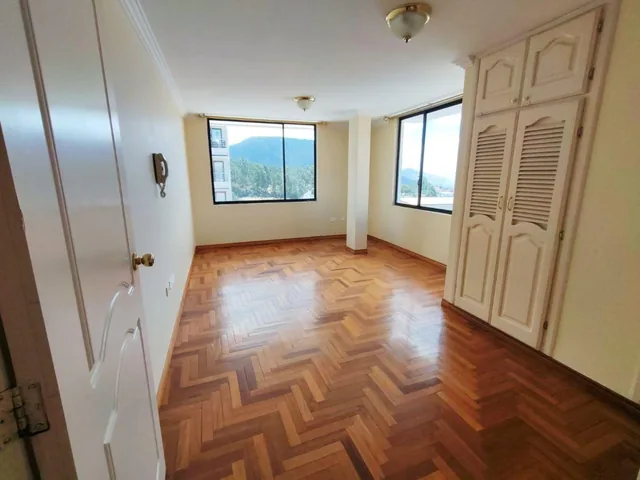 Casa Rentera en Venta | 4 Departamentos | Intercambiador de Carcelén — imagen 2
