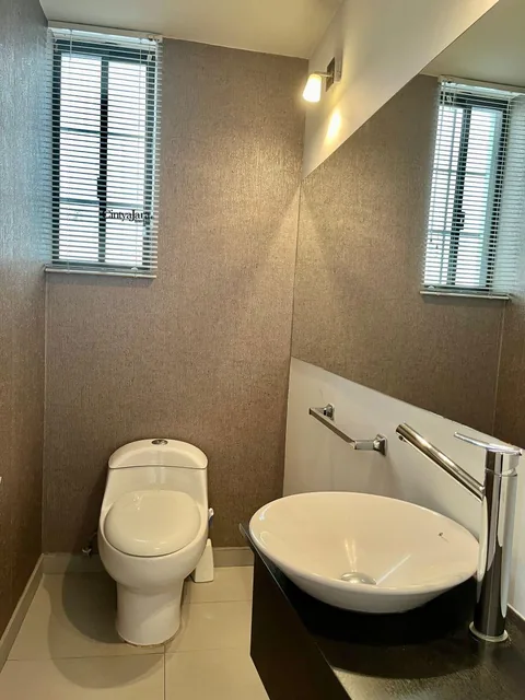 Casa en Venta, 4 Dorm., Amplio Jardín, Estudio, Estar. Urbanización Cumbaya — imagen 5