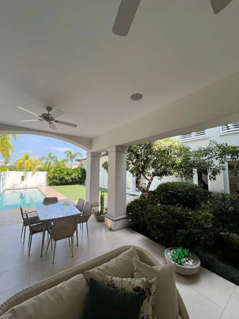 Exclusiva y Elegante Casa 4 Dorm. en Venta en Samborondón, Lagos de Batan, Guayas — imagen 3