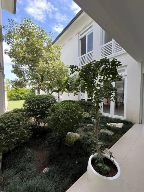 Exclusiva y Elegante Casa 4 Dorm. en Venta en Samborondón, Lagos de Batan, Guayas — imagen 2
