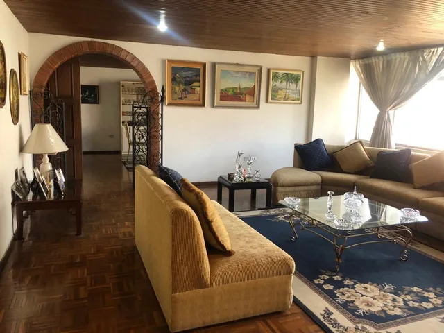 Casa de Venta Carapungo, Tres Pisos, Departamentos, Locales, Excelente Inversión — imagen 5