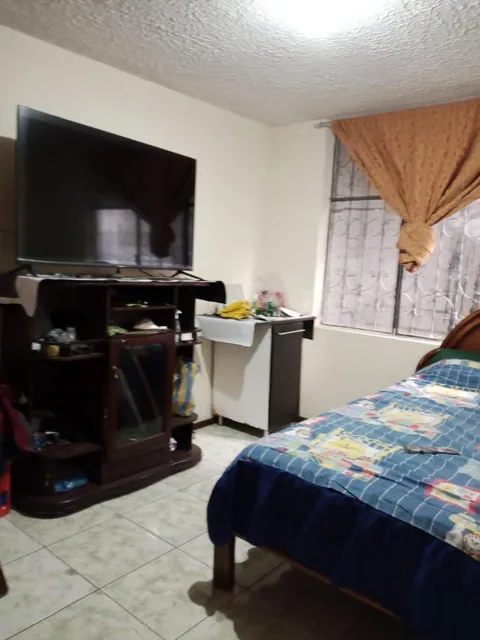 Casa de Venta Carapungo, Tres Pisos, Departamentos, Locales, Excelente Inversión — imagen 2