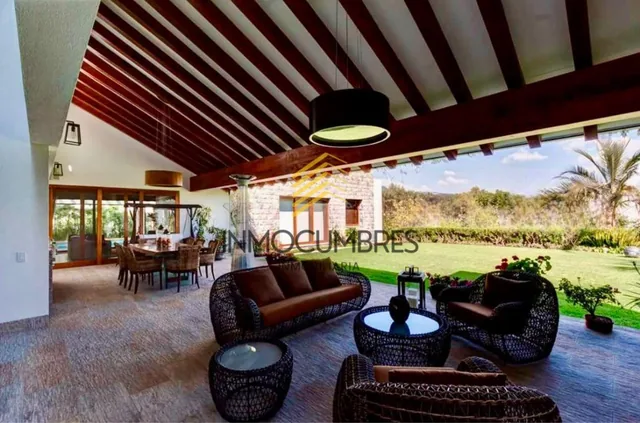 Casa de Lujo de Venta - Renta Cumbaya Urbanizacion Aaa — imagen 2