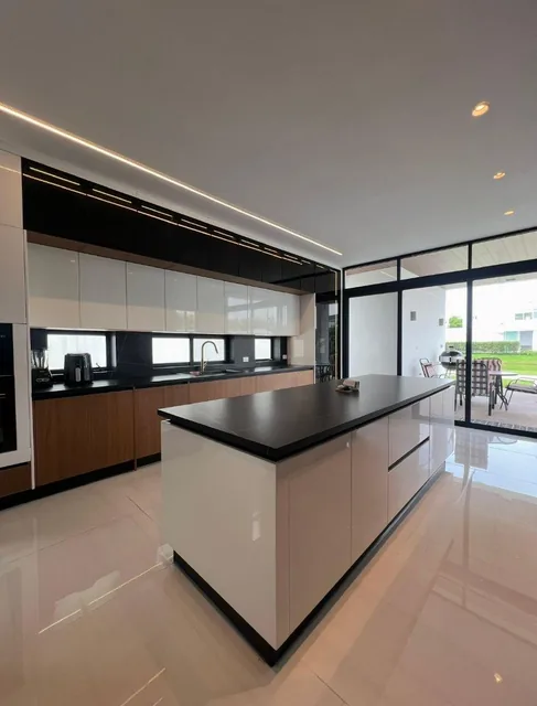 En Venta Preciosa Casa Vista Al Lago - Blue Bay - Isla Mocoli, Km. 6.5 Samborondon - 550 m², Guayas — imagen 5