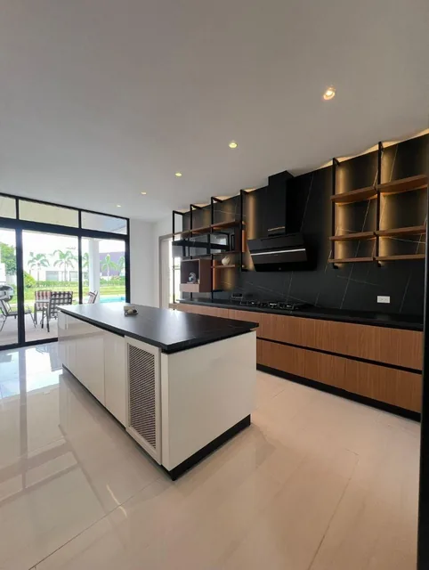 En Venta Preciosa Casa Vista Al Lago - Blue Bay - Isla Mocoli, Km. 6.5 Samborondon - 550 m², Guayas — imagen 4