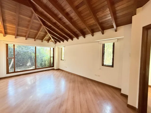Vendo Casa Fabulosa Rincón del Valle, Terreno 1.131 m², Construcción 580 m² — imagen 4