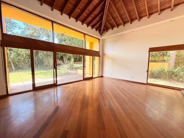 Vendo Casa Fabulosa Rincón del Valle, Terreno 1.131 m², Construcción 580 m² — imagen 2