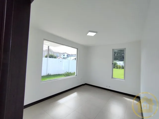 Casa Moderna en El Valle de Los Chillos, Terreno de 1550 m² con Bbq Jacuzzi, Zona de Juegos Privada — imagen 4