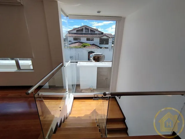 Casa Moderna en El Valle de Los Chillos, Terreno de 1550 m² con Bbq Jacuzzi, Zona de Juegos Privada — imagen 2