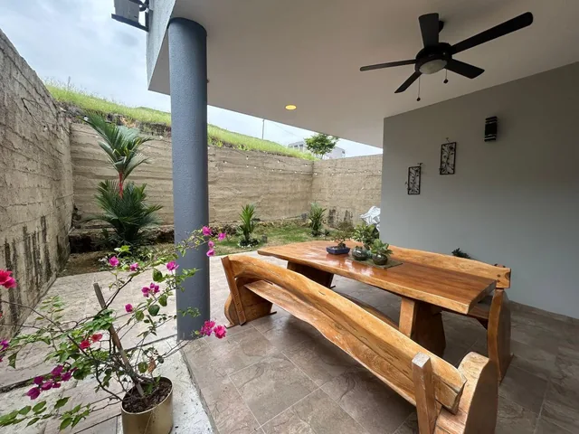 Se Vende Moderna y Elegante Casa en Urbanización El Condado – Vicolinci, Guayas — imagen 3