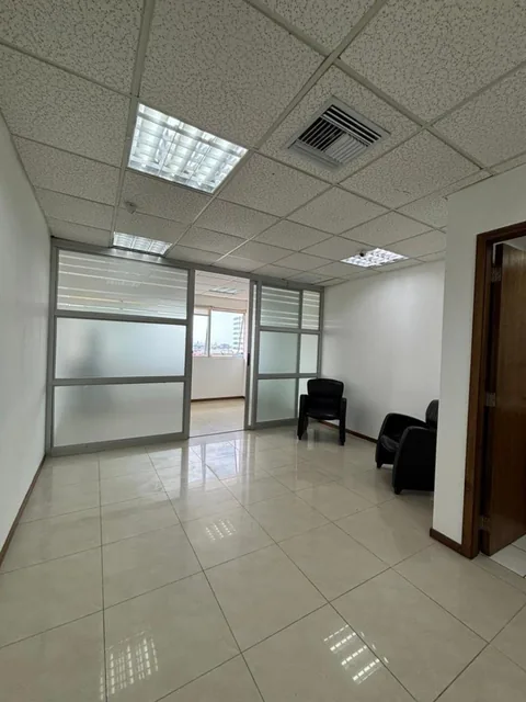 Venta Oficina Trade Building Sin Parqueo Cerca Al Mall del Sol, Guayas — imagen 5