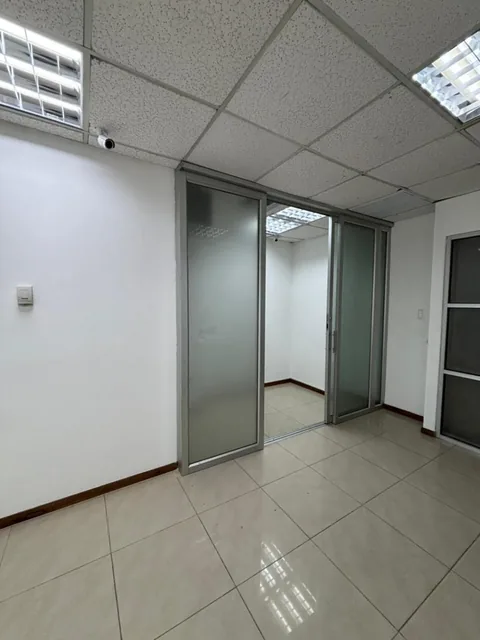 Venta Oficina Trade Building Sin Parqueo Cerca Al Mall del Sol, Guayas — imagen 4