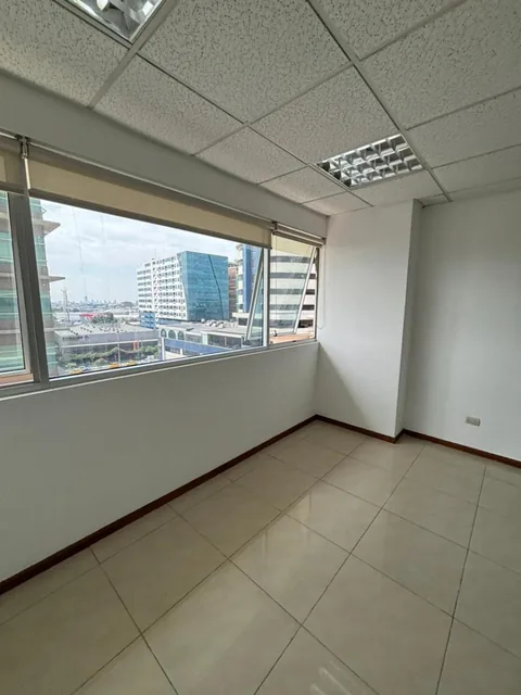Venta Oficina Trade Building Sin Parqueo Cerca Al Mall del Sol, Guayas — imagen 2