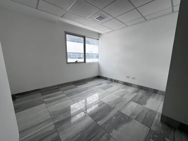 Venta de Oficina en El Ed. Platinium II Av León Febres Cordero, Guayas — imagen 4