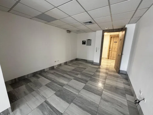 Venta de Oficina en El Ed. Platinium II Av León Febres Cordero, Guayas — imagen 3