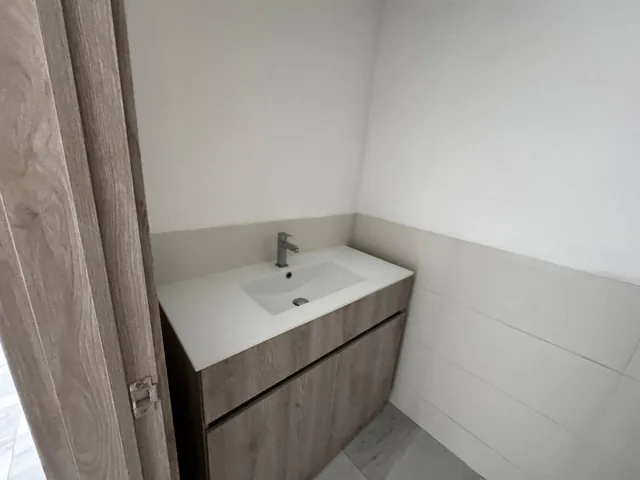 Venta de Oficina en El Ed. Platinium II Av León Febres Cordero, Guayas — imagen 2