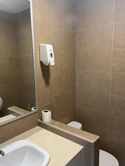 Excelente Oficina de Venta en La Carolina — imagen 5