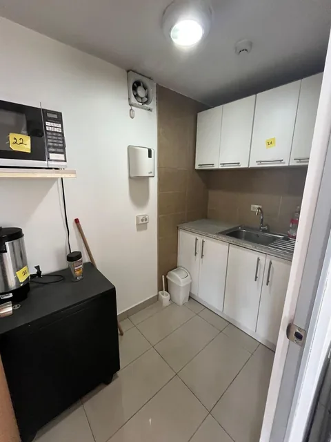 Excelente Oficina de Venta en La Carolina — imagen 4