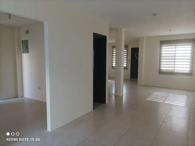 Urbanización La Rioja Vendo Casa Amplia, 3 Dorm., Cocina Grande, Área Social Piscina, Canchas, Guayas — imagen 3