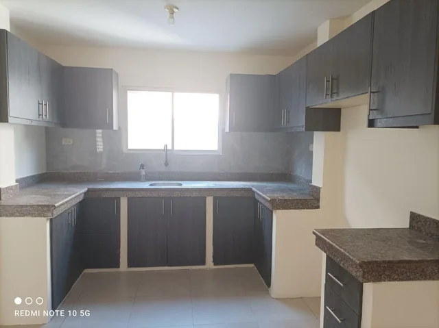 Urbanización La Rioja Vendo Casa Amplia, 3 Dorm., Cocina Grande, Área Social Piscina, Canchas, Guayas — imagen 2