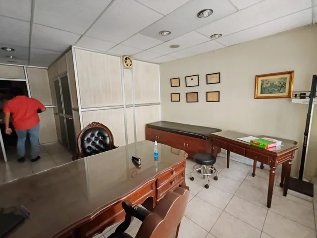 Oficina en Venta – Centro de Guayaquil, Edificio Plaza, Zona 9 de Octubre (W. L), Guayas — imagen 2