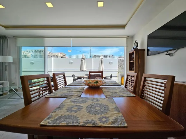 Vendo Espectacular Casa de 2 Pisos en Chipipe a 3 Cuadras del Malecon — imagen 5