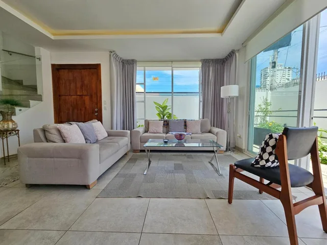 Vendo Espectacular Casa de 2 Pisos en Chipipe a 3 Cuadras del Malecon — imagen 3