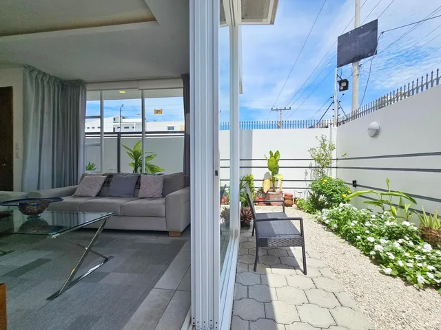 Vendo Espectacular Casa de 2 Pisos en Chipipe a 3 Cuadras del Malecon — imagen 2