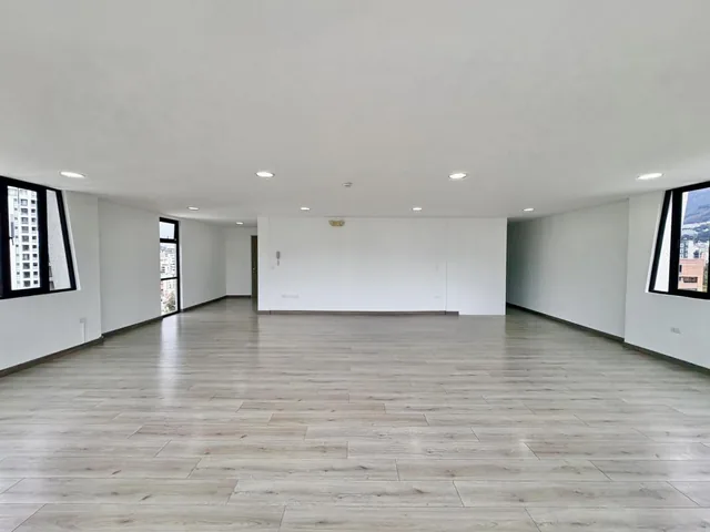 Oficina en Piso Alto de Venta en La Shyris y Eloy Alfaro Sector Carolina / Plaza Argentina — imagen 5