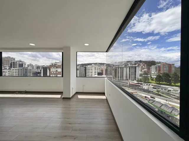 Oficina en Piso Alto de Venta en La Shyris y Eloy Alfaro Sector Carolina / Plaza Argentina — imagen 4