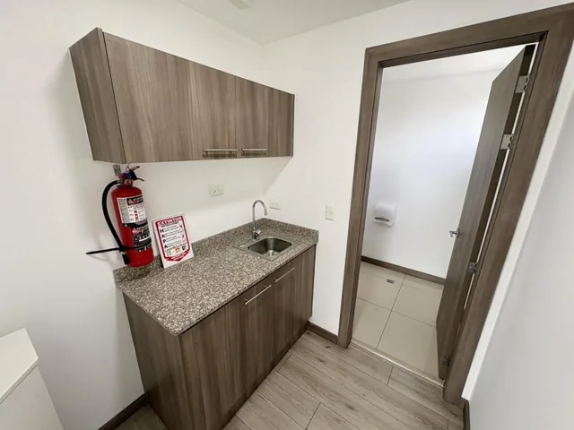 Oficina en Piso Alto de Venta en La Shyris y Eloy Alfaro Sector Carolina / Plaza Argentina — imagen 3