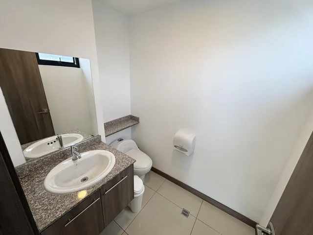 Oficina en Piso Alto de Venta en La Shyris y Eloy Alfaro Sector Carolina / Plaza Argentina — imagen 2
