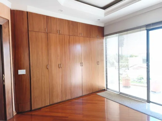 Casa de Lujo en Cumbayá con Piscina Privada, Dentro de Urbanización Privada — imagen 5