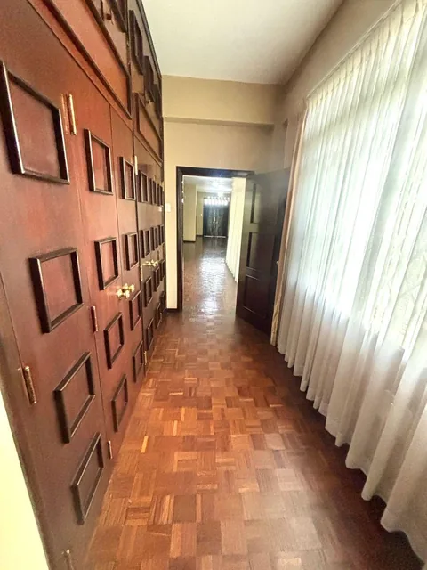 Vendo Urdesa Propiedad - Villa un Solo Piso, Uso de Suelo Comercial y Residencial (Zarc - 2) Excelente, Guayas — imagen 4