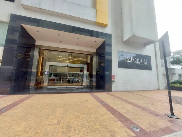 Vendo o Alquilo Oficina Emporium, Guayas — imagen 2