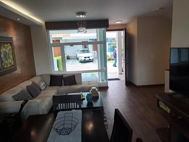 Vendo Casa en Conjunto Sector Cumbayá — imagen 4