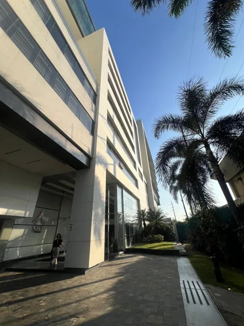 Vendo o Alquilo Oficina Sky Building, Guayas — imagen 4
