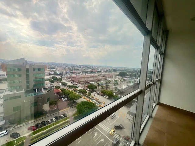 Vendo o Alquilo Oficina Sky Building, Guayas — imagen 3